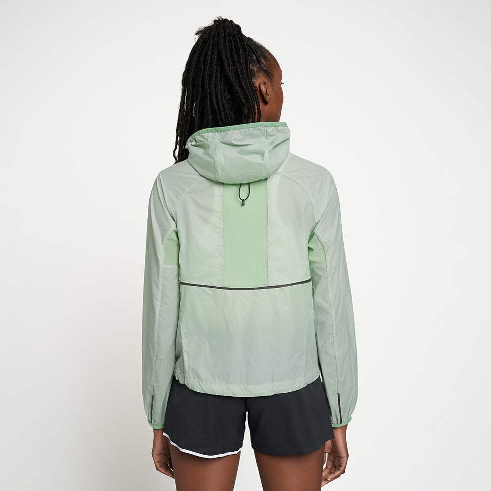 Lightweight VNTJacket - Mynyd with hood, wind-resistant, reflective detailing.